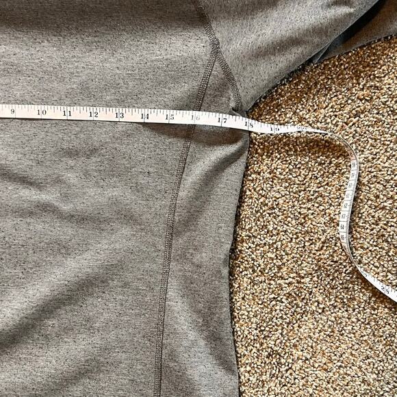 Carhartt Women's Base Force Heavyweight Crew. Size Medium - Picture 4 of 7